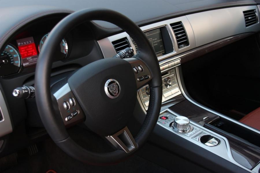  Jaguar XF Supercharged 2009 года  (фото 36 из 44)